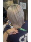 ホワイトブロンドカラー/切りっぱなしボブ