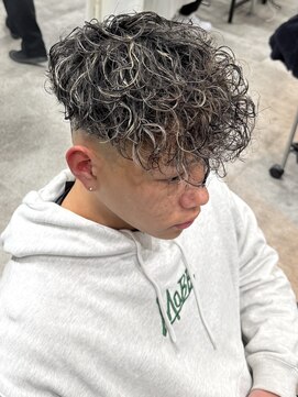 イーラ(era) スペインカールメッシュフェード平巻きスパイラルパーマ