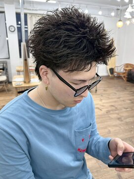 ユイマァルスロウ(YUIMARL SLOW) フェザーパーマ×スパイキーショート