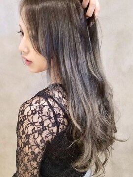 リルア 博多(LIRUA) シルバーグレージュのグラデーションカラー【LIRUA．博多】