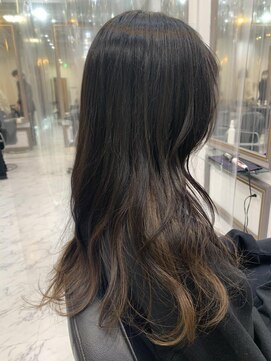 エスカーラ 表参道(THE ESCALA) 地毛も活かせる!インナーカラーでアクセント【タビラマユミ】