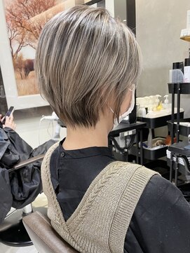 トルネード(TORNADO) 外国人風ハイライトバレイヤージュ ショートボブ グレージュM125