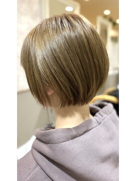 クオン(Quon) 重さと軽さのバランスがいいパッっとボブ！