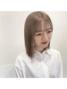 キッカ(kicca) 【kicca】ハイトーンベージュ×切りっぱなしボブ