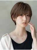 20代30代大人可愛いグレージュカラー斜めバングショートボブ