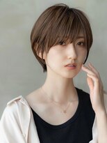 20代30代大人可愛いグレージュカラー斜めバングショートボブ