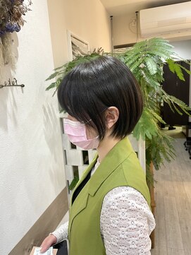 フゥカ 類家店(fuka) 青森/八戸/前下がり/暗髪/丸み/小顔/ショート/20代/30代/40代