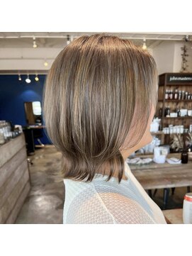 シン(shin) ベージュカラー/アッシュカラー/ウルフカット/グレーベージュ