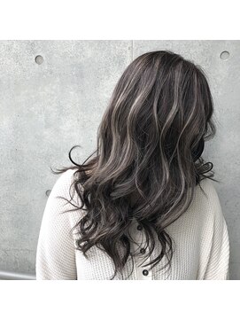 キャパ(CAPA) レイヤ―カットオリーブベージュウェットヘアハイライト21