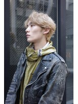 ブークル(boucle)&nbsp;ハイトーンセンターパートウルフ　ハイトーンショート