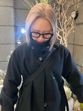 ゼスト フィーノ(ZEST fino) 【大宅種乃】ホワイトブロンドボブ！！