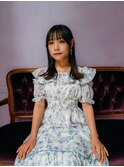 シースルーバングセミロング外ハネスタイル