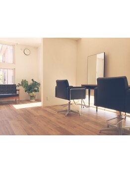 あなたの「なりたい」を独り占め。静かで上質なひとときに経験豊富なスタイリストがじっくり向き合います。