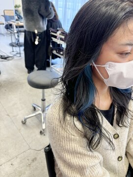 テラス トヨタ(Telasu Toyota) ディープブルーのイヤリングカラー◎