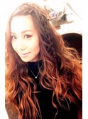 三つ編みをサイドに落としたダウンスタイル