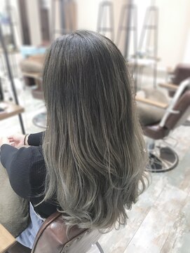 リノカヒリ(Lino kahili) バレイヤージュハイライト×グレージュ