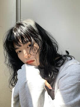 エイチ(811) レイヤーミニウルフチェリーブラウンショート美髪前下がりボブ