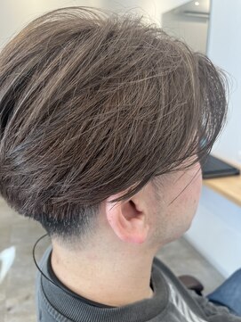 エイトゴールド(8GOLD) ハイライト入り前下がりセンターパート☆