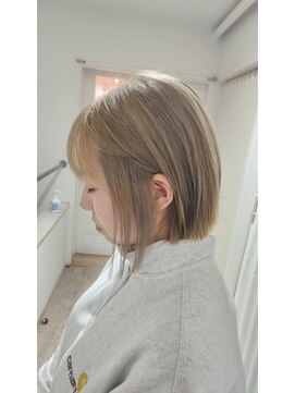 ブロッサム 熊谷店(Blossom) ホワイトベージュ/ボブ