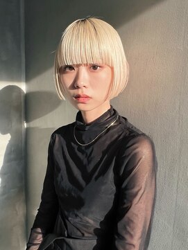 トゥコ(tuco) ブロンド　ホワイトブロンド　ボブ　ブリーチ