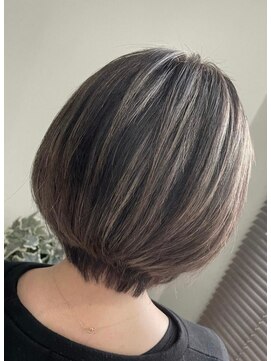 アムール(Amour) 白髪ぼかしハイライト/シルバー