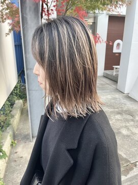 ロマリア(Lomalia) 乾かすだけでキマる髪/馴染むハイトーン外ハネボブハイライト