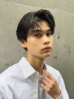 Men's hair GARDEN 銀座/メンズパーマ【メンズヘア ガーデン ギンザ 】の写真/自然な動きがでるニュアンスパーマと毛流れを活かすセンターパーマでさりげなく印象をアップデート!