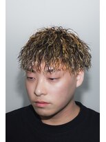 フレンズ(Friends)&nbsp;長崎佐世保メンズパーマ　ツイストスパイラル　金メッシュ