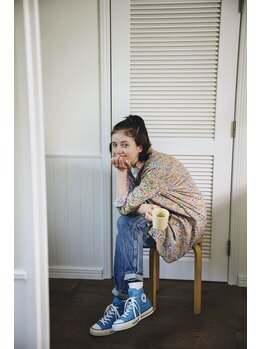 ウノ(Uno)の写真/脱白髪染めで、抜け感、オシャレ感を増して透明感のある色に☆髪を傷めずに艶やかで綺麗な仕上がりに♪