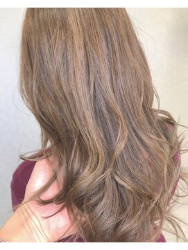 ヘアーアンドメイク ドレス(DRESS) ハイライトカラー　透明感欲しい方に。