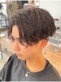 センターパート スパイラルパーマ ツーブロック　かき上げヘア