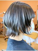 抜け感♪20代ハイライトショートカットグレージュウルフカット