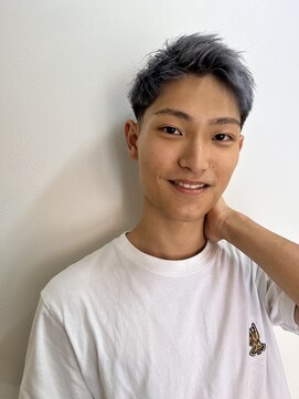 アイズ 海老名(AIZU) スウィングアップバングフェードダブルカラーハイトーンシルバー