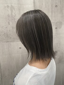 ビスポーク(BESPOKE) 大人可愛いグレー系ナチュラル艶感ハイライト