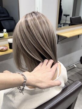 リグ 横浜(Lig.) バレイヤージュ/ブリーチ/ミルクティーベージュ/ケアブリーチ