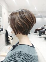 ハイストリートヘア(High street Hair)&nbsp;くせ毛をいかした前下がりショートボブ