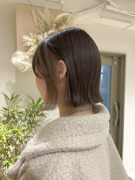 クーナバイトマト 横浜(Cuna by TOMTO) 【KANO】外ハネボブ  イヤリングカラー  ホワイトベージュ