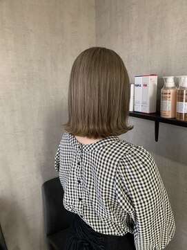 トリコ(ToricO) ミルクティーベージュ　ブリーチデザイン　ダブルカラー　暖色系