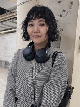 冬のための、オン眉とショートボブパーマ