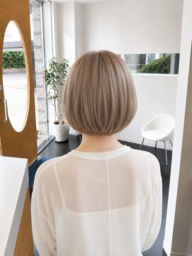 ビーアップヘアー(be:up hair) やわらかグレージュの丸みボブ