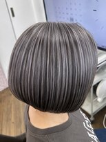 コワファースト 別府&nbsp;透明感グレージュ×アンブレラカラーの艶ボブ。