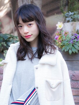 ルティア(Lutia) ダークカラーで落ち着いた雰囲気に