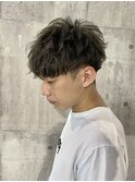 波巻きスパイラルパーマツーブロック刈り上げ