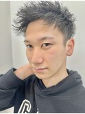刈り上げツーブロックパーマ風アップバングショートメンズヘア