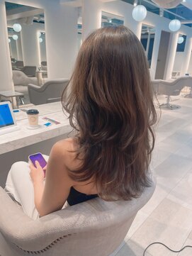 マインバイアフロートギンザ(MYNE by AFLOAT GINZA) レイヤーカット/ウルフカット/グレージュアッシュ/ハイライト