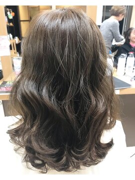 リアン(Lien) 外国人風ハイライト×透明感のあるフォギーベージュ/赤味抹殺