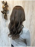 巻き髪ロング　透け感カラー