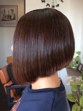 メイメーア(Ma Mere) 前下がりボブ