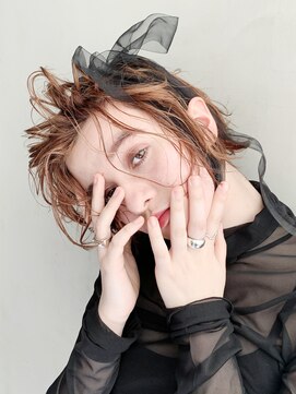 アイティー バイ アルバム 浦和店(IT by ALBUM) リボン紐アレンジ_ハイライトカラーセミウェットウェーブ_47551