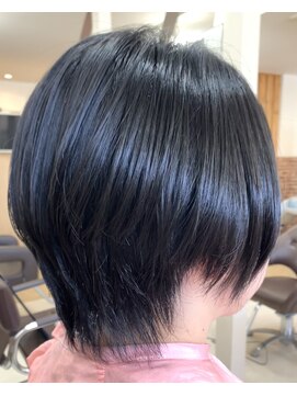 カットハウス はさみの部屋 縮毛矯正/黒髪/前下がりショートボブ/サラツヤ/流しバング